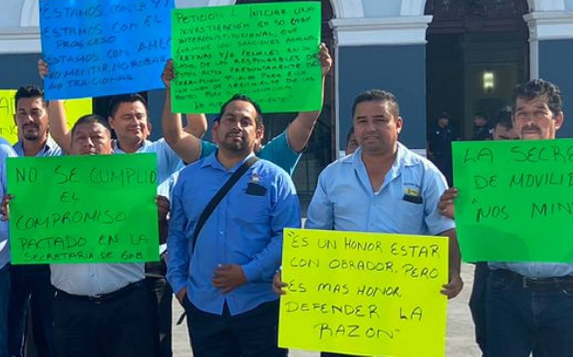 Taxistas De Comalcalco Se Plantan En Plaza De Armas Semovi No Atiende